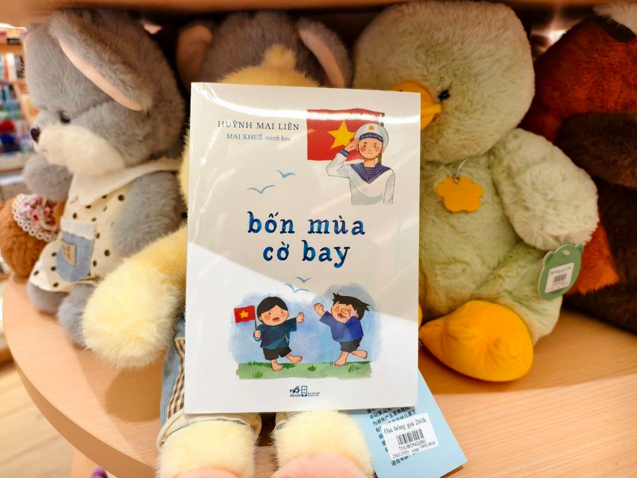 Bốn mùa cờ bay - Hải trình thơ của Huỳnh Mai Liên từ Trường Sa đến trái tim bạn đọc